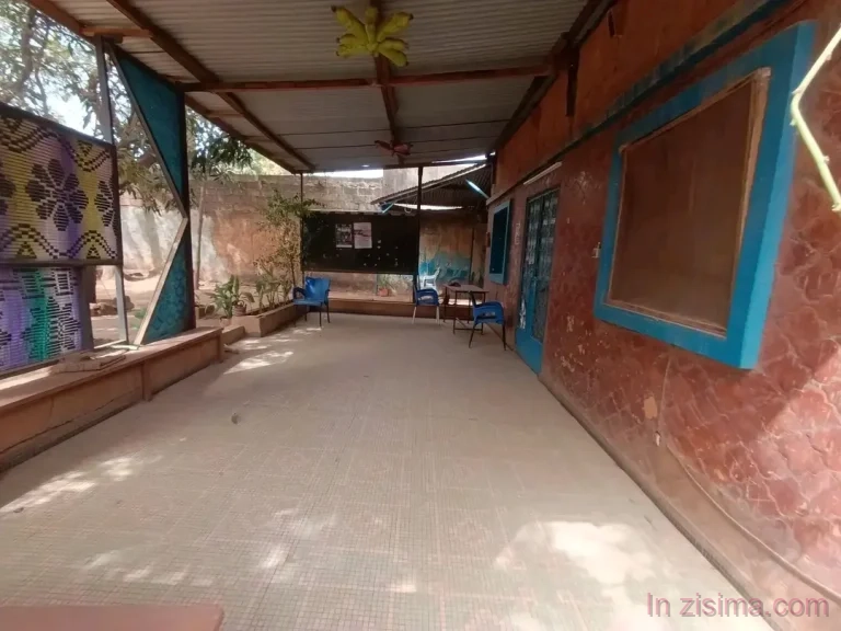 Villa basse 525 m² à vendre à Goughin