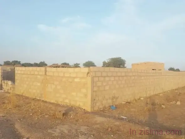 Cour 400 m² à vendre à Tanguin (Saaba)