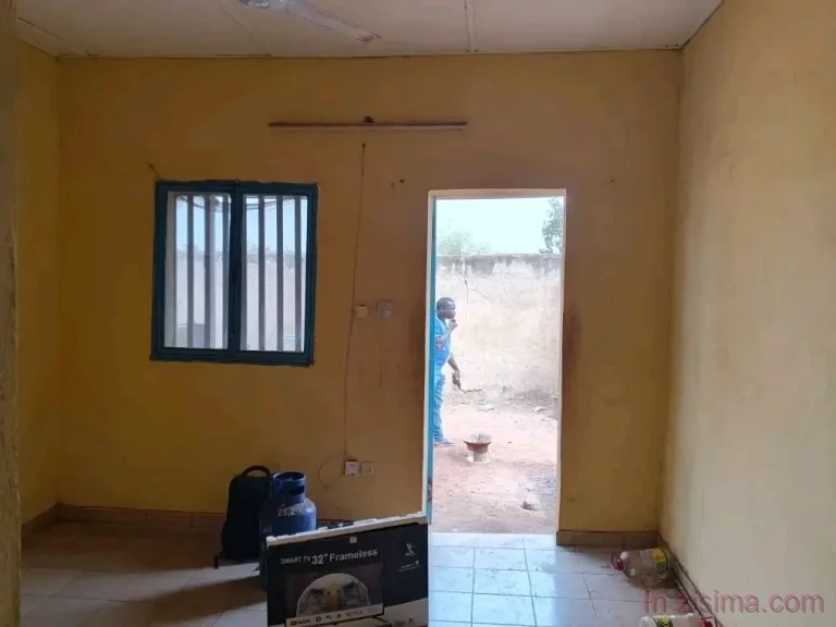 Chambre Salon à louer – Tampouy