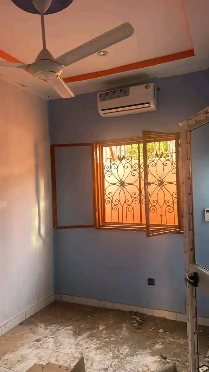 Un appartement chambre salon disponible à kossodo