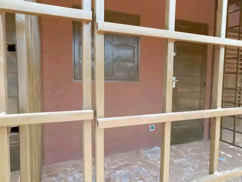 PETITE BOUTIQUE À LOUER À KARPALA