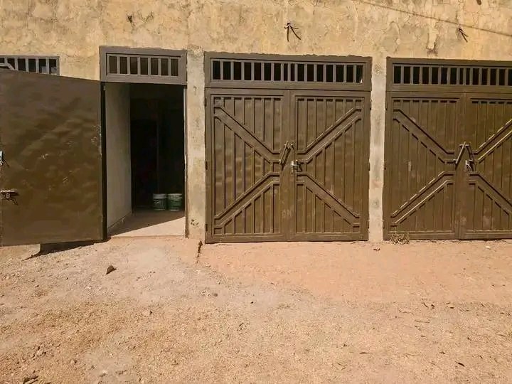 Chambre Salon en cour commune à louer – Saaba