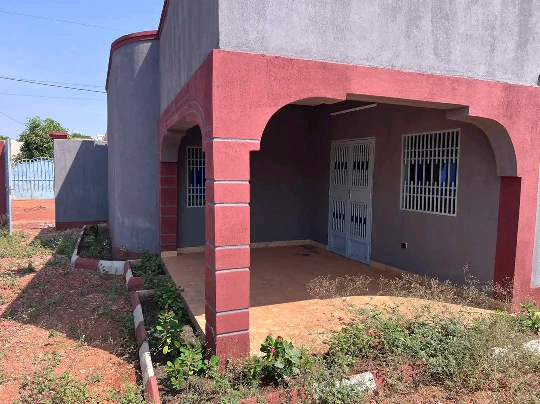 Villa 2 Chambres à louer – Secteur 25 Bobo