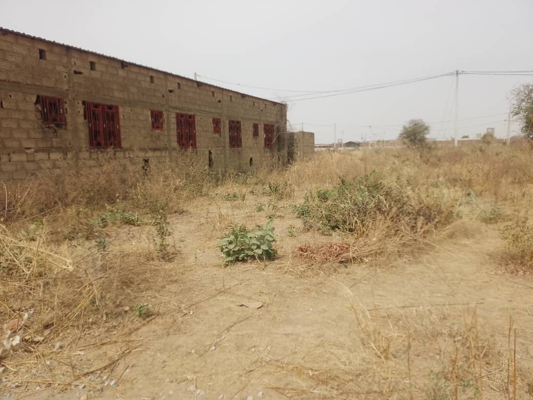 TERRAIN À VENDRE – Cité SOCOGIB Nioko 2