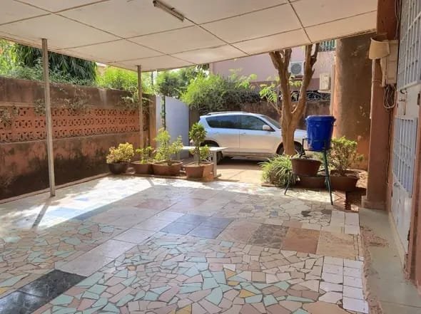 Villa F4 à Vendre au Quartier 1200 Logements