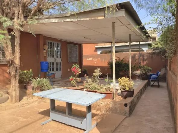 Villa F4 à Vendre au Quartier 1200 Logements