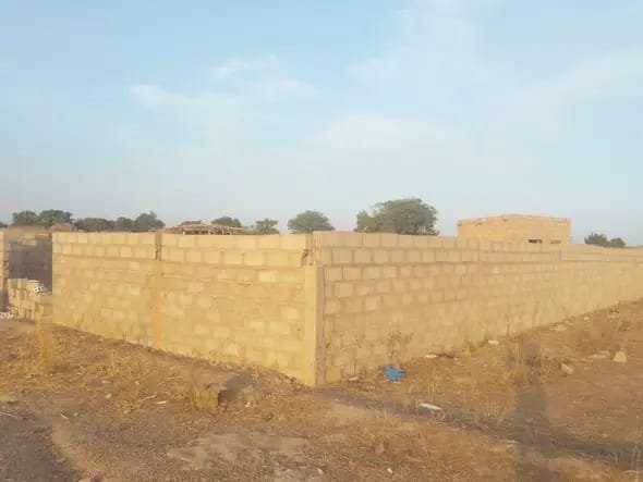 Cour 400 m² à vendre à Tanguin (Saaba)