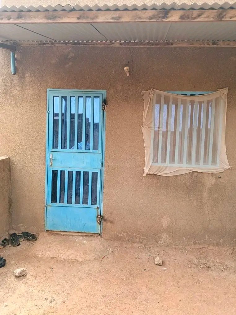 Chambre Salon à louer – Tampouy